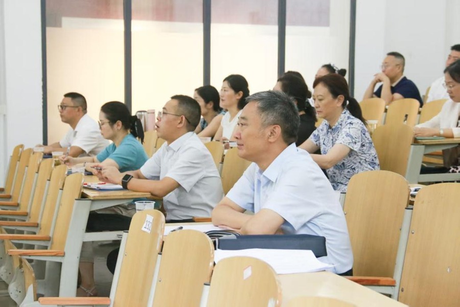 学校领导深入一线检查本科教学工作参加主题教研活动