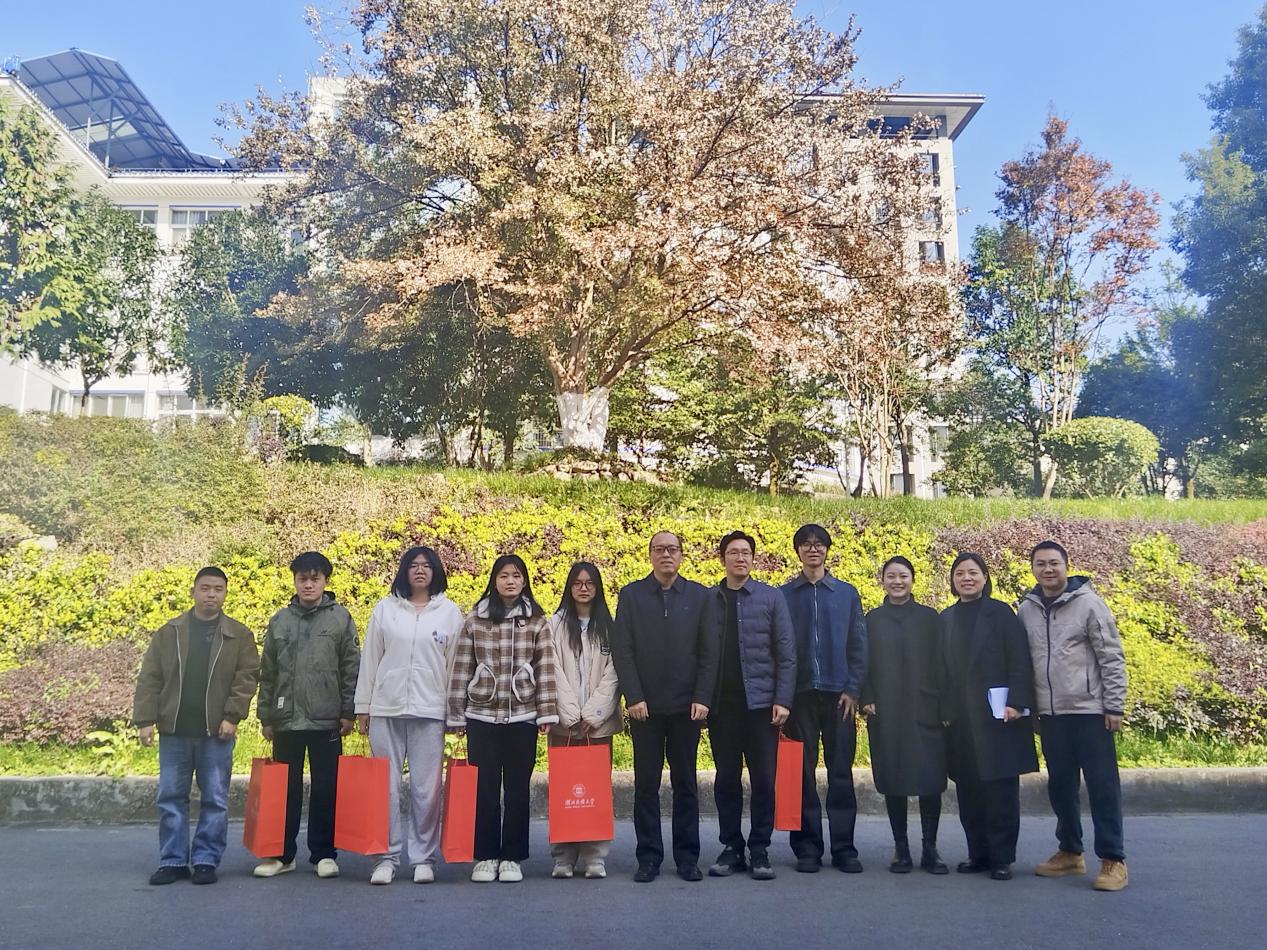 39E6D90FA9E3DF335BC8B3B10BA43B50